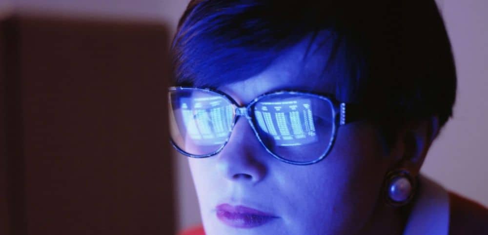 Saviez-vous que la lumière bleue des écrans est très dangereuse à tous points de vue ?